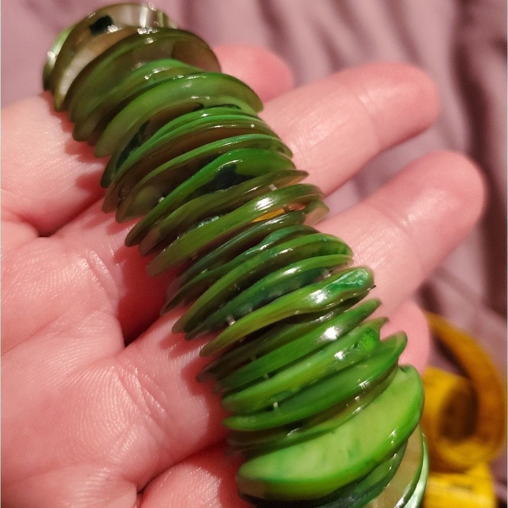 Green Shell Bracelet  - Picture 5 of 6